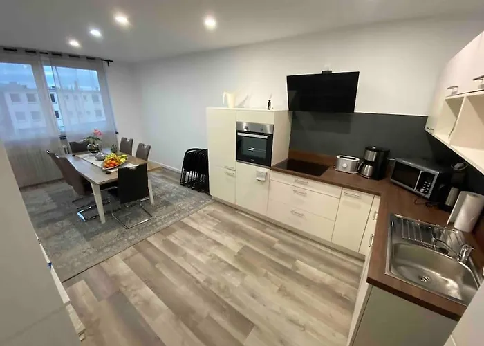 Sued- 5 Zimmer_15 Personen _ Komplett_eingerichtet Appartement *